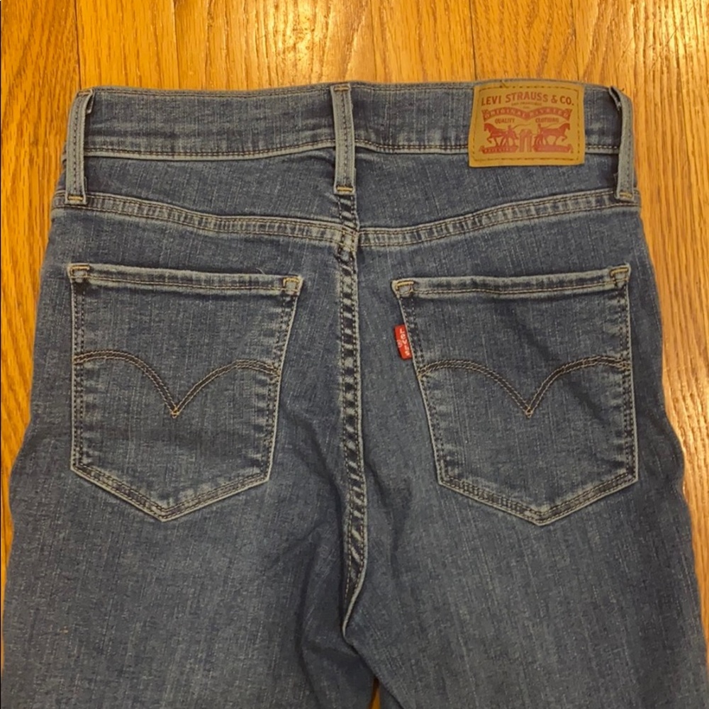 Levi's High Rise Ripped Jeans - Picture 4 of 4